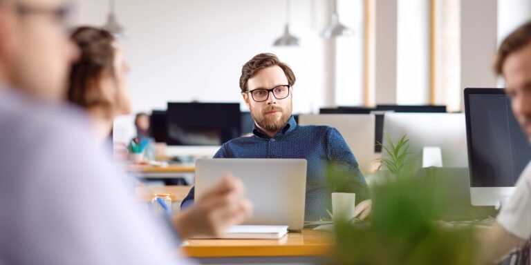 Faut-il nouer des partenariats ou externaliser certains éléments ? Un choix stratégique pour renforcer votre business model